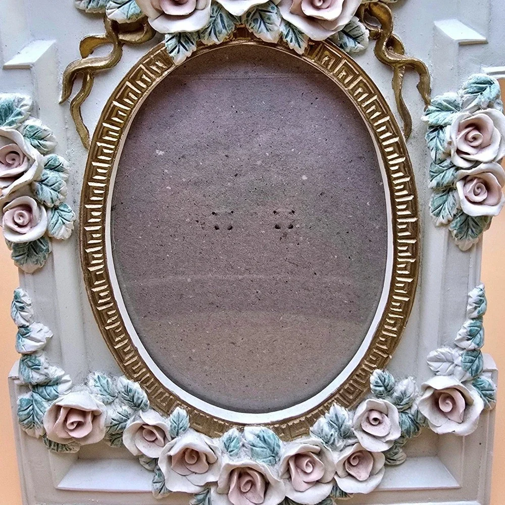 Vintage(1970-1999)Era Ornate Rose Photo Frame Oval‎ Tabletop Display Cottagecore